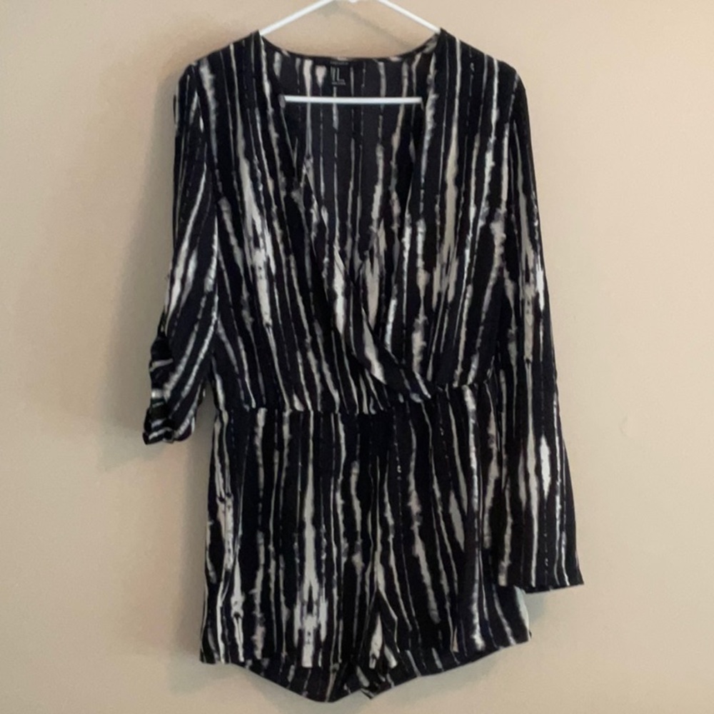Forever 21 shorts romper size small